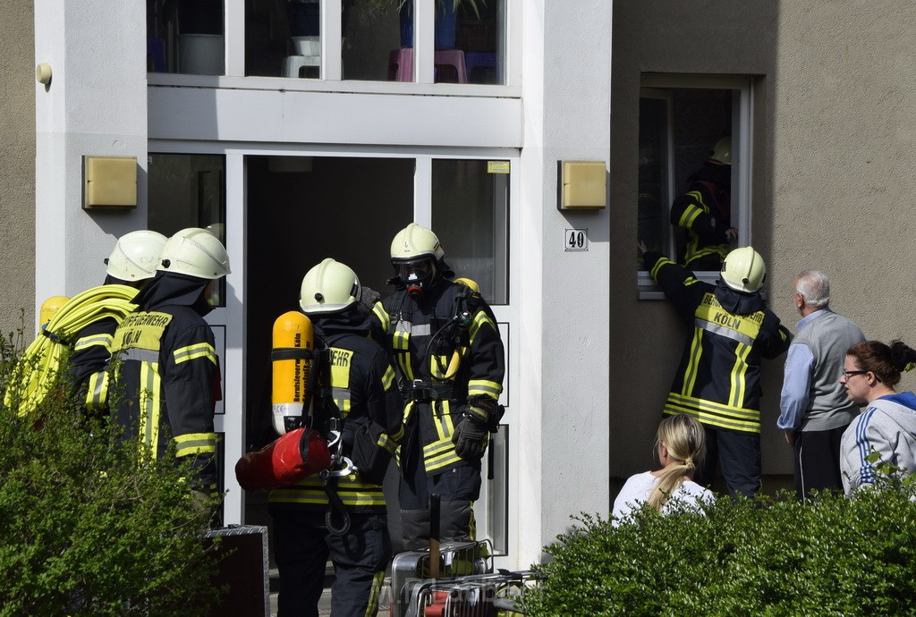 Feuer 1 Koeln Vingst Ansbacherstr P15.JPG - Miklos Laubert